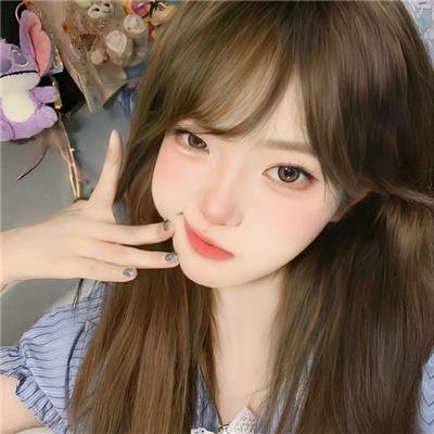 校服的裙摆